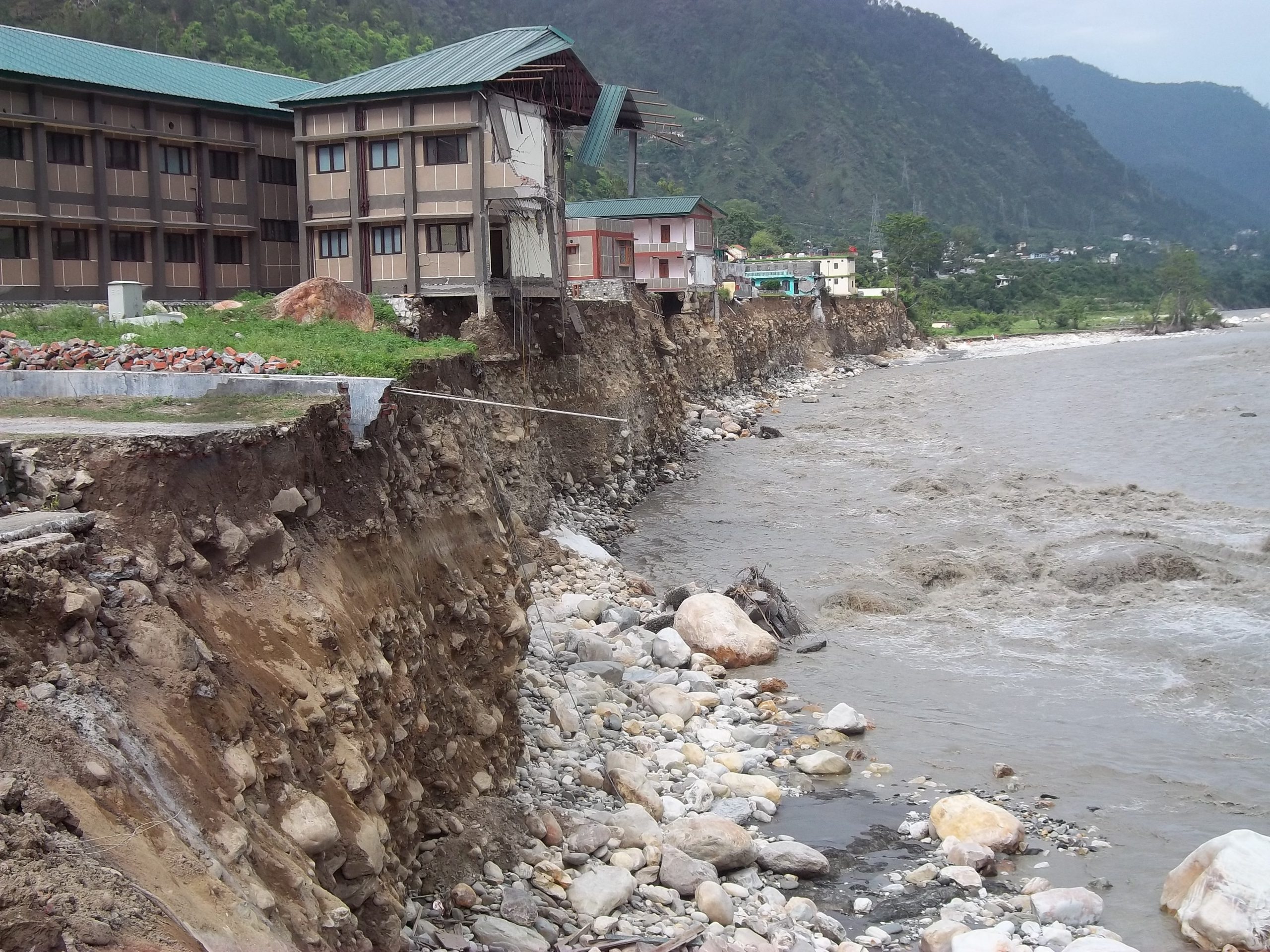 <p>Buildings in Uttarkashi damaged by the mid-June flash floods (Photo by Pushkar Rawat)</p>