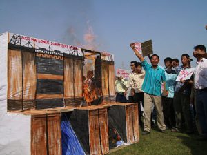<p>Mass protests in Assam have stalled the construction of the Lower Subansiri dam for almost two years (Image by International Rivers).</p>