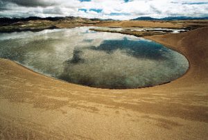 <p>Desertification has turned transformed swathes of the upper Yarlung Tsangpo into desert (Image by Yang Yong).</p>