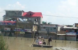 <p>Effect of the September 2014 floods in Srinagar, the summer capital of Jammu and Kashmir (Image by Athar Parvaiz)</p>