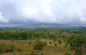 La reserva natural Cerro Silva en el este de Nicaragua. La construcción de carreteras asociadas con la construcción de canales y su mantenimiento aceleraría el desarrollo de zonas como el  Cerro Silva (Crédito de la foto: Nicatra / Flickr).