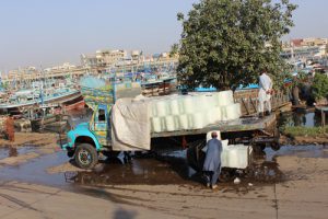 <p>Ice is a precious commodity in the middle of a heat wave in Karachi (Image by Zofeen T. Ebrahim)</p>