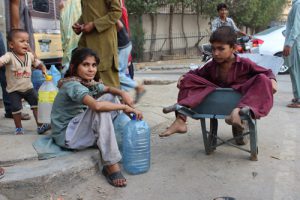 <p>Living with the heatwave in Karachi (Image by Zofeen T. Ebrahim)</p>