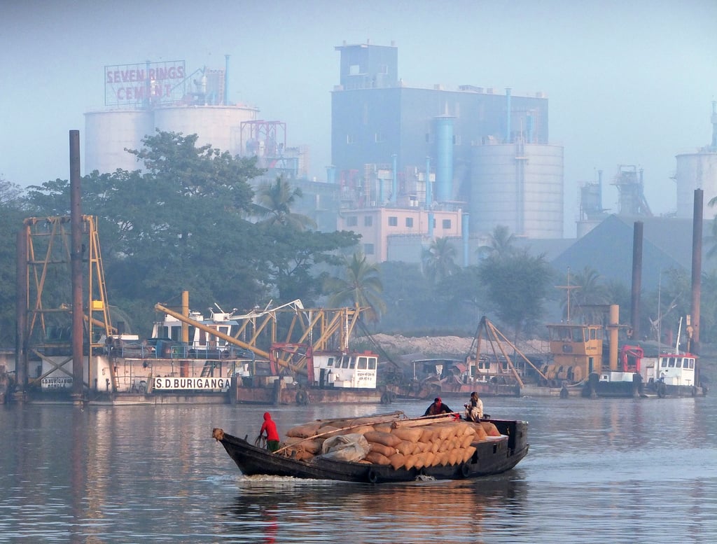 <p>On the river between Khulna and the Sundarbans. (Photo by gordontour)</p>