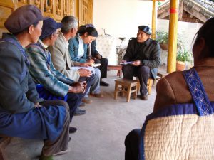 <p>Yu Xiaogang holding meeting with village elders at Lashi Lake</p>