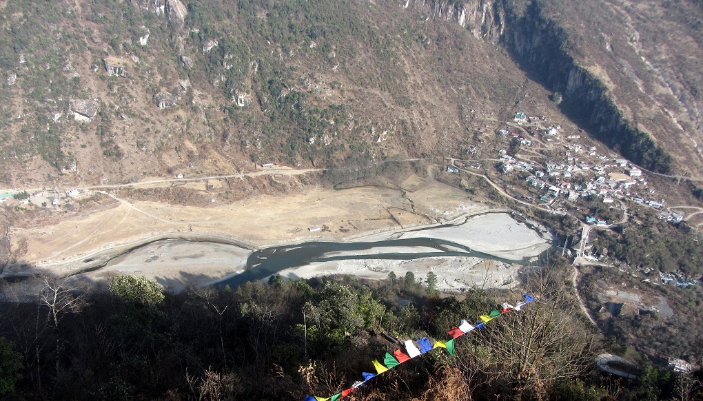 The large sandy patch on the Naymjang Chhu is the winter nesting ground for the Black Necked Crane in Pangchen Valley [image by Nivedita Khandekar]
