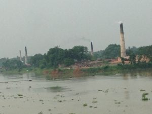 <p>Highly polluting brick kilns on the bank of the Ganga, near Bandel in West Bengal [image by Joydeep Gupta]</p>
