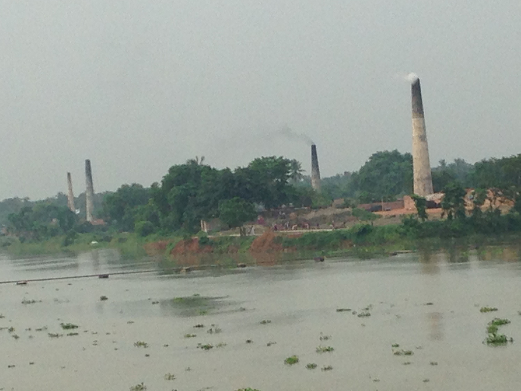 <p>Highly polluting brick kilns on the bank of the Ganga, near Bandel in West Bengal [image by Joydeep Gupta]</p>