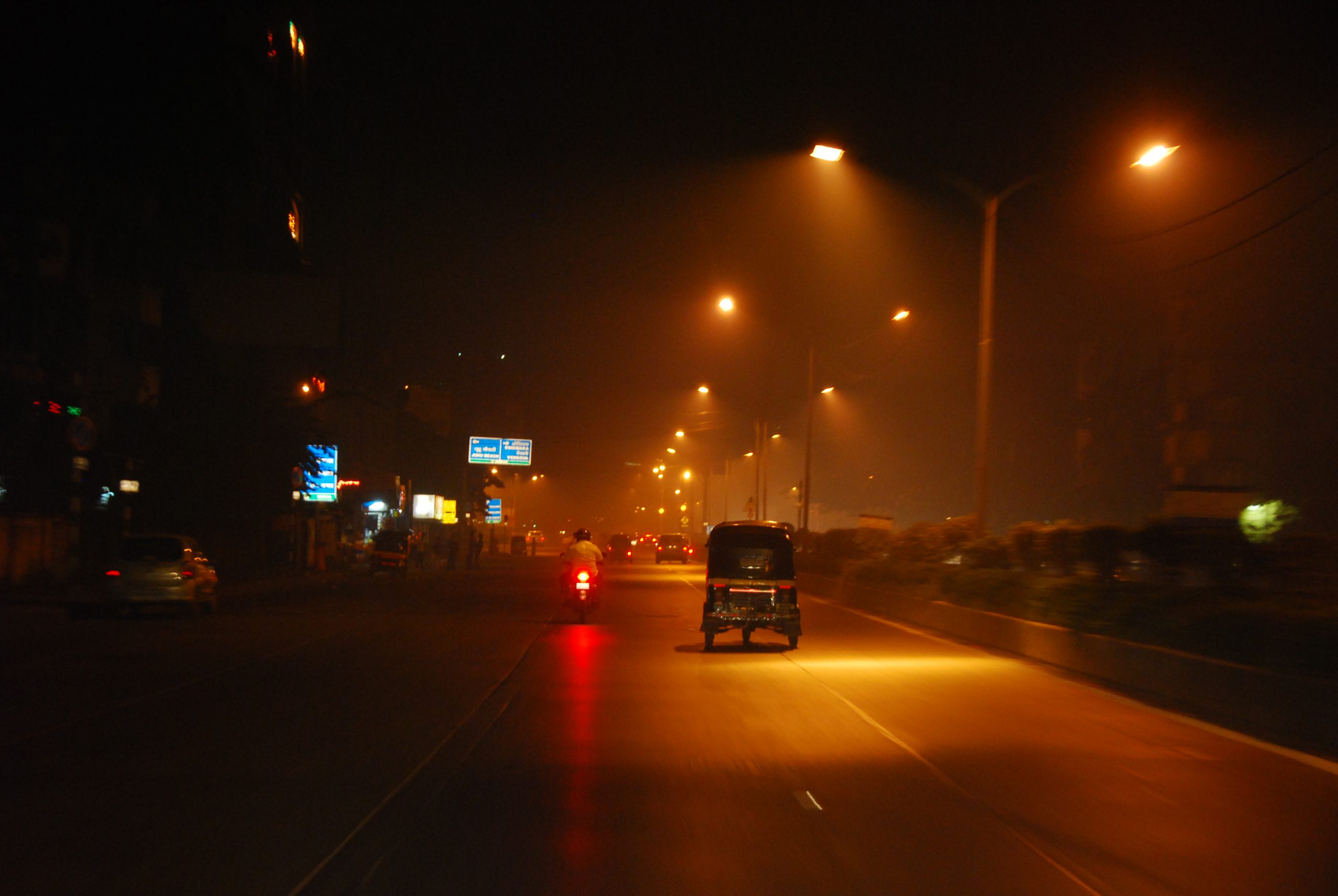 <p>By the evening the pollution was thickly visible across the city [image by Michael Kohli]</p>