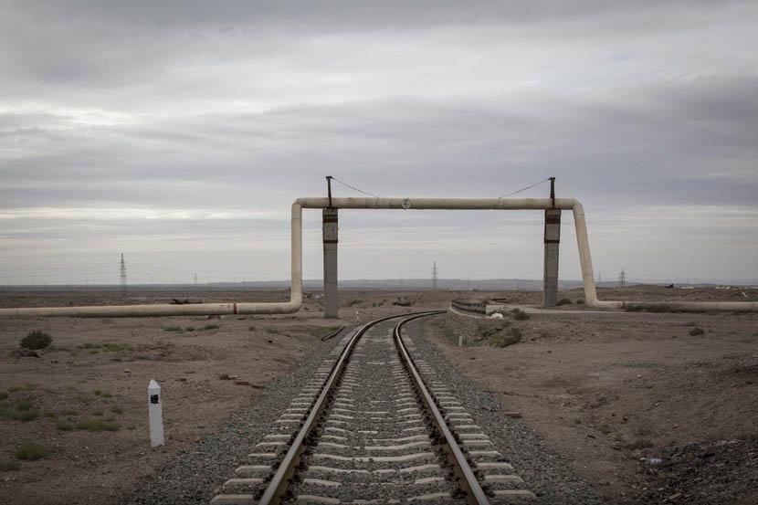 <p>A railway line connects 404 city with Jiyaguan, Gansu province [image by Xu Haifeng/Sixth Tone]</p>