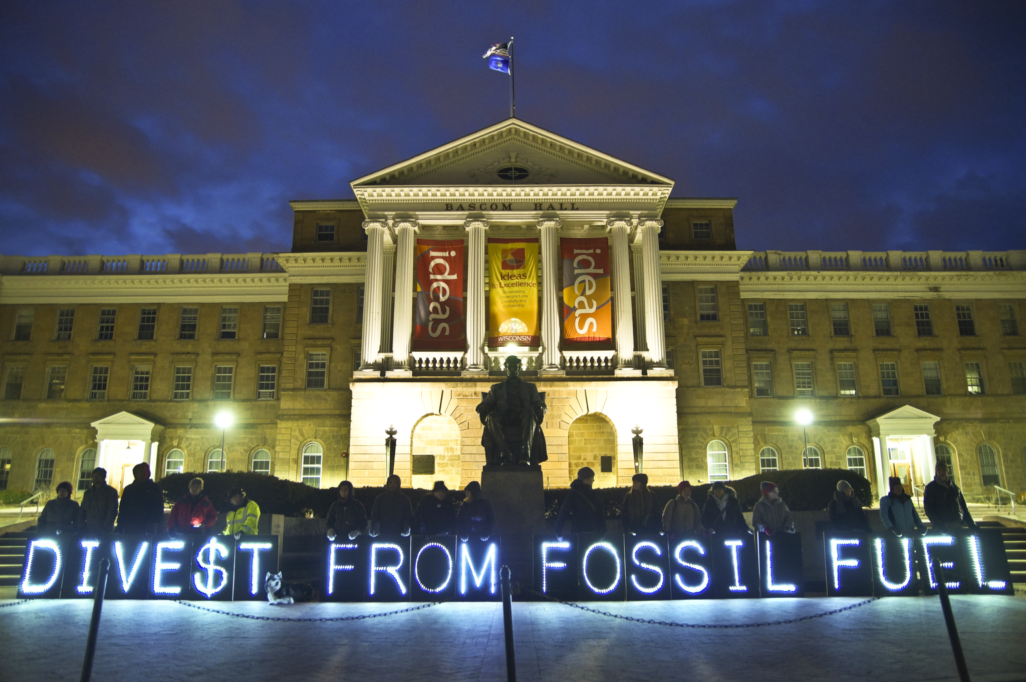 <p>Neither the idea of stranded assets nor the global campaign to divest from fossil fuels has taken root in Latin America (image: <a href="https://www.flickr.com/photos/40969298@N05/13635340783" target="_blank" rel="noopener">Joe Brusky</a>)</p>