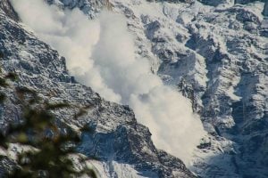 [:ur]An avalanche, such as this one on Annapurna in Nepal, can be set off by a tremor as low as 2 on the Richter scale [image by Maureen Barlin] [:]