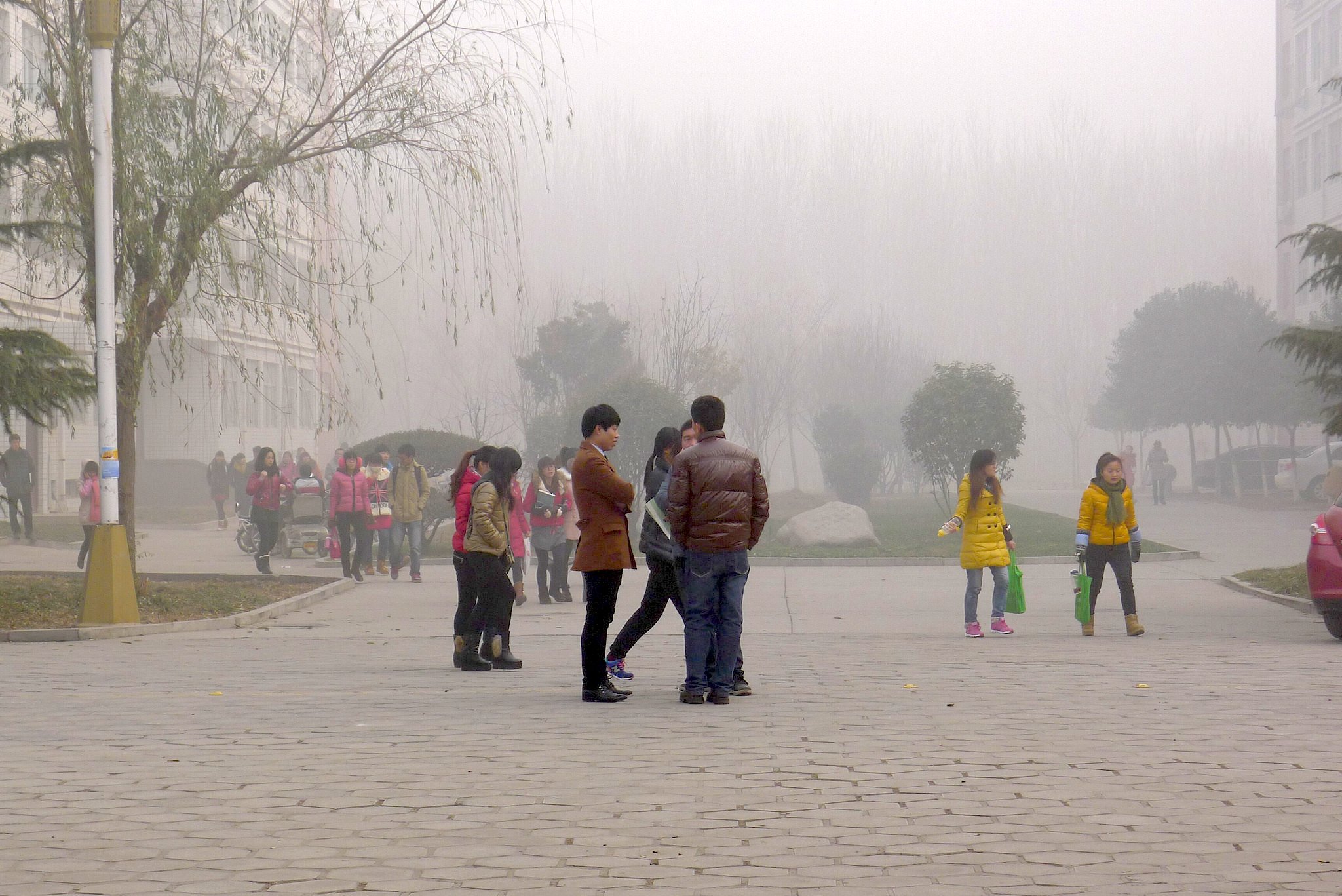 <p>Air pollution in a city university in Henan province, China.​ ​(Photo by V.T. Polywoda)</p>