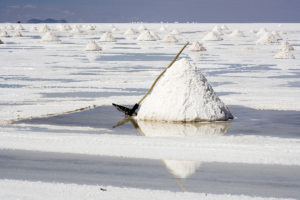<p>Generations of Bolivians have mined salt on the Salar de Uyuni. Now it is the site of lithium extraction (image: <a href="https://commons.wikimedia.org/wiki/File:SALT_Salar_de_Uyuni_Bolivia_Luca_Galuzzi_2006.jpg" target="_blank" rel="noopener">Luca Galuzzi</a>)</p>