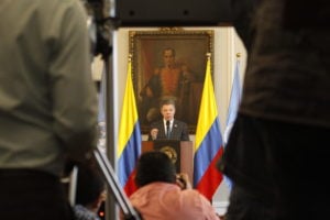 <p>Presidente Juan Manuel Santos, da Colômbia, que enfrenta sua primeira eleição desde o acordo de paz (imagem: <a href="https://www.flickr.com/photos/ukun_new_york/33754276233/in/photolist-TqKukT-Uq4K91-UXeVU6-Uq4Txq-U5h1sG-U5gtUC-UsRqxP-UAJe9s-UAHUAf-TnTmQL-U5h6s1-U5h77N-TnTkm3-U5gXsU-TnTpgh-UsR72v-TnTkGJ-TnTn4G-UsRsQK-U5gu1u-Uq4GiG-TnTqfG-Uq4HWS-U5ha37-TnTpGh-UAHzxA-UsR7RX-TqKN2p-Uq4GrN-TqKwcD-TnTp1C-TqKEqH-EpD4AQ-TqKNQ8-TnSNPG-TnT791-TnTnk3-Uq4XTj-TnTitq-UAJqQd-Uq4XMY-Uq4WYd-TqKPFB-Uq4WVN-UEmzEM-UAJqob-U5h6gu-TqKPb8-TqKDjV-TqKjkc">UK Mission to the UN/Lorey Campese</a>)</p>
