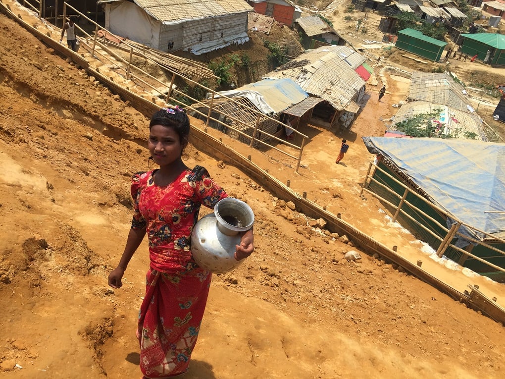 <p>A Rohingya child was carrying water through a pitcher from a  tubewell far from her home [image by: Mohammad Al-Masum Molla]</p>