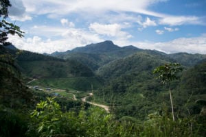 <p>En 2016 una comunidad shuar en el sur de Ecuador fue desplazada, atacada y acosada judicialmente. En su territorio se instaló una minera. Dos años después, sus 32 habitantes no han podido volver a su tierra</p>