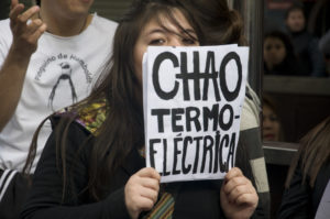 <p>Una activista protesta contra el carbón en Chile, sede de la conferencia climática COP25 de las Naciones Unidas, que tendrá lugar en diciembre (imagen: &lt;a href=&#8221;https://www.flickr.com/photos/carolinabrown/4935679621/in/photostream/&#8221;&gt;carobrown&lt;/a&gt;)</p>