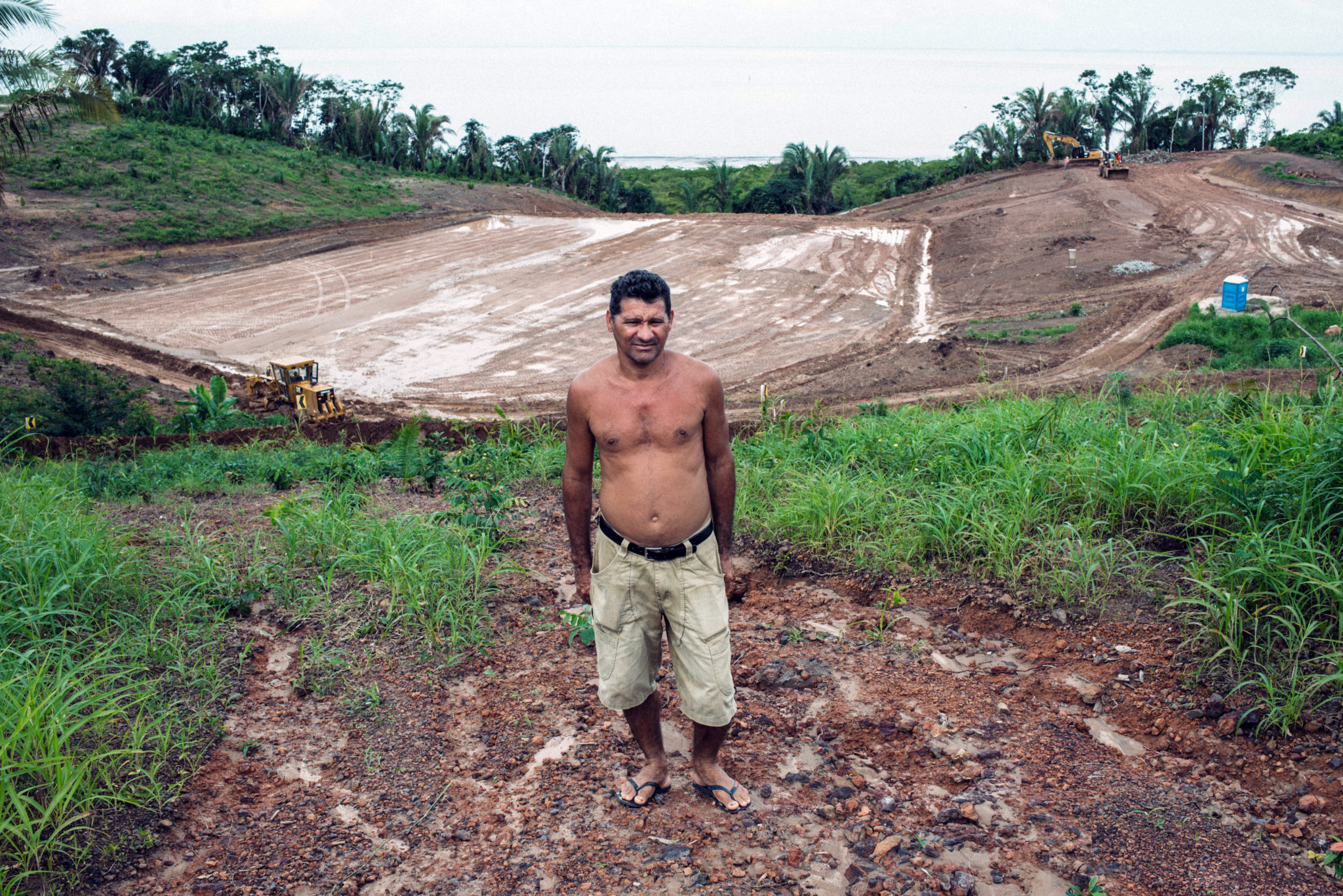 <p>Clóvis Amorim da Silva at the head of part of the port work in the community of Cajueiro, in São Luís (MA). Photo: Ingrid Barros</p>