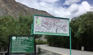 Khunjerab Pass signpost outlining rules against littering