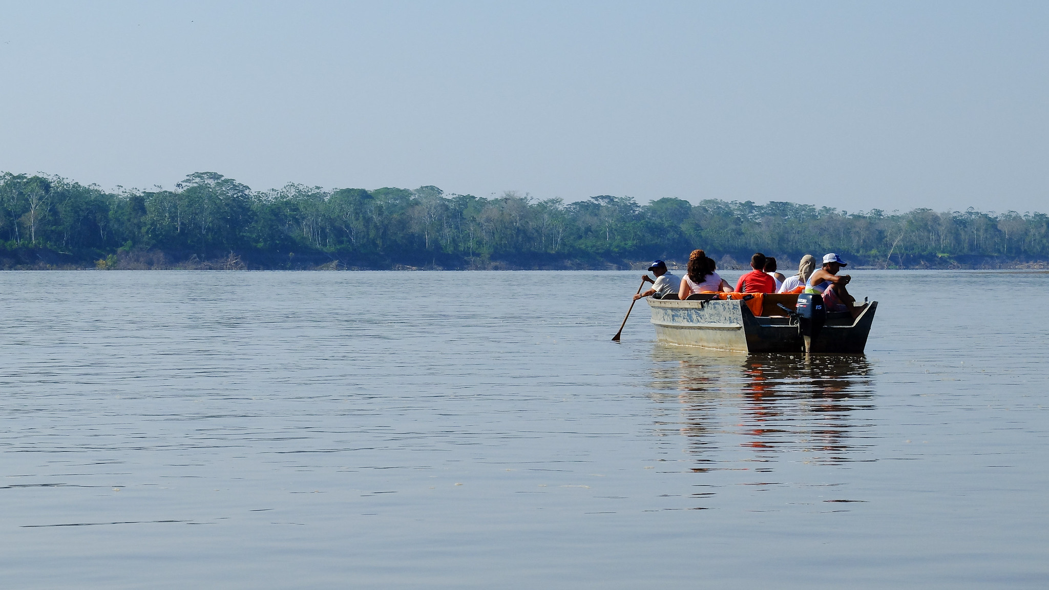 <p>Comunidades en Peru que dependen del río para pesca y transporte sostiene que el proyecto podría afectar su modo de vida (imagen: <a href="https://www.flickr.com/photos/michalo/34866309253/in/photostream/">Anna &amp; Michal</a>)</p>