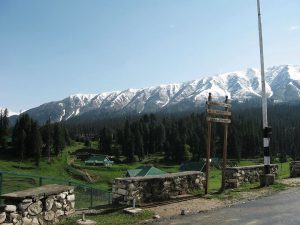 <p>Gulmarg, a key site to study effects of climate change in the Himalayas, has remained out of bounds to scientists for over two months, and they have not been able to stick to their data collection schedules [image by: Basharat Alam Shah / Flickr]</p>