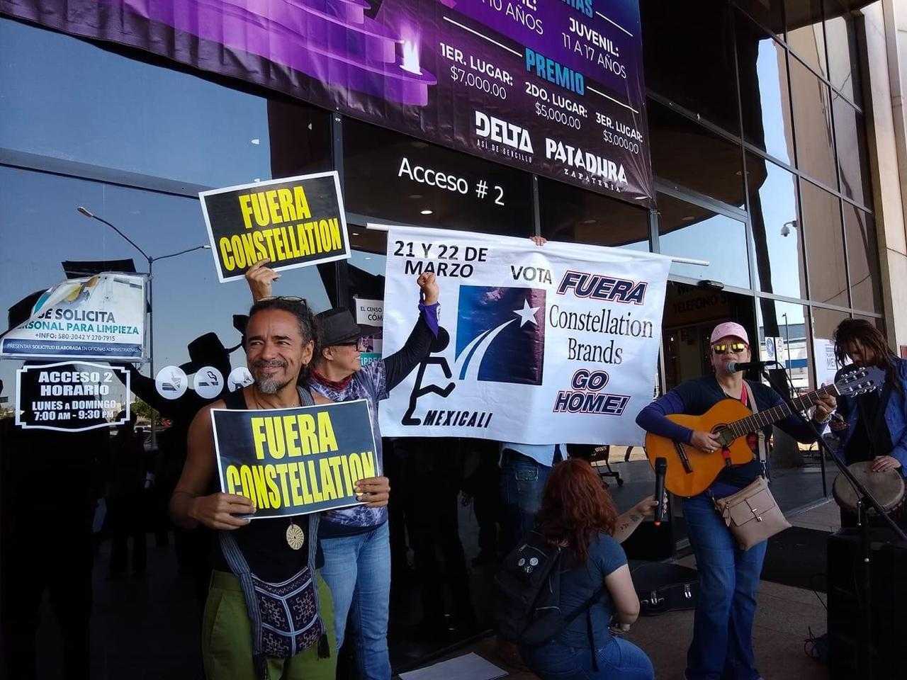 <p>Rubén Albarrán, un artista mexicano conocido en el mundo por liderar la banda de rock Café Tacuba apoya la consulta ciudadana (foto: Dulce Felix Saguchi)</p>