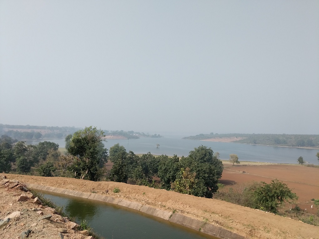 Rajghat reservoir inundates fields at Bandar Gouda [image by: Mohit M. Rao, Astha Choudhary]