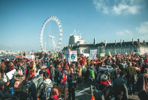 <p>&ldquo;反抗灭绝&rdquo;游行在英国议会大楼附近抗议示威。图片来源：Jess Rose / XR media</p>
