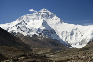 <p>The north face of Mount Everest as seen from the Qinghai-Tibet Plateau (Image: Lucag)</p>