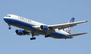 <p>图片来源：<a href="https://commons.wikimedia.org/wiki/File:United_Airlines_Boeing_767-322ER.jpg" target="_blank">Luis Argerich</a></p>