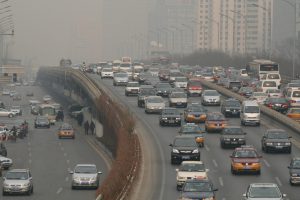 <p>北京市政府希望通过新汽车排放标准助力空气污染的治理。图片来源：<a href="https://www.flickr.com/photos/poeloq/3140102099/" target="_blank">poeloq</a></p>