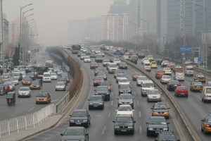 <p>Traffic exhaust remains Beijing’s main source of fine particulate and nitrogen dioxide pollution, which cause asthma and lung damage / (Image by poeloq)</p>