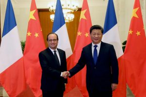 French President Francois Hollande and Kin Jinping shaking heads