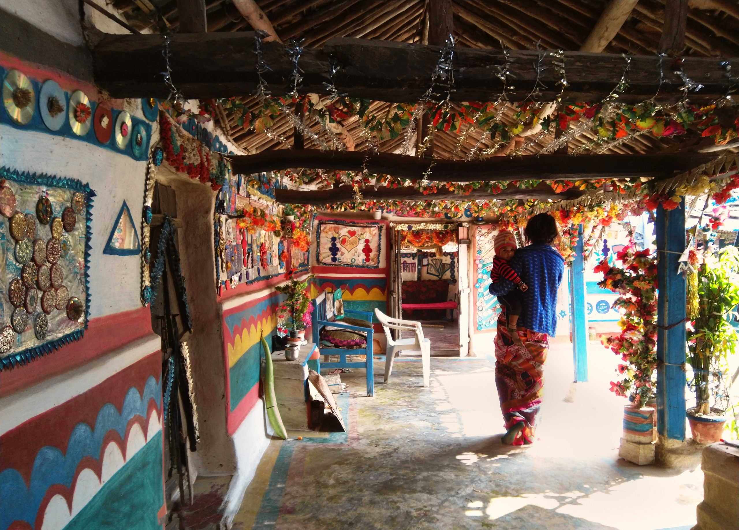 <p>A house decorated with material found by the river Betwa [image by: Kabini Amin]</p>