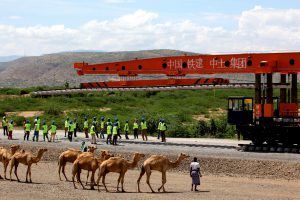 <p>耗资约40亿美元的埃塞俄比亚吉布提铁路将从亚的斯亚贝巴到吉布提港的旅行时间从三天减少到12小时。图片来源：Alamy</p>