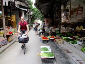 <p>UK architect Charlie Palmer cycles through Guangzhou&#39;s old town as part of a project examining the ease of using bikes in some of the world&#39;s biggest cities. (Photo contributed by the author)</p>