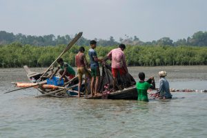 <p>孟加拉湾的渔民。图片来源：Alamy</p>