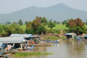 <p>柬埔寨境内的湄公河流上的水上人家。图片来源：Alamy</p>