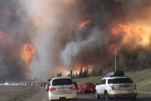 <p>Large flames and heavy smoke surround congested Highway 63 South. Pic by DarrenRD</p>