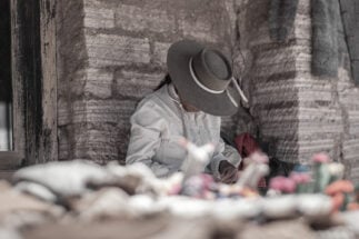<p>Inés Lamas e outros membros das comunidades de Salinas Grandes e Laguna de Guayatayoc, no norte da Argentina, sentem que os projetos de lítio na região não têm respeitado seus direitos. (Imagem: Martín Kraut).</p>