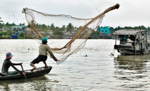 <p>湄公河三角洲的传统捕鱼&nbsp;(图片来源：Uwe R. Zimmer)</p>