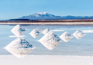 <p>Bolivians have mined salt on the Salar de Uyuni lake for generations. It is now a site of lithium extraction&nbsp;(Image: Xeni4ka/Thinkstock)&nbsp;</p>