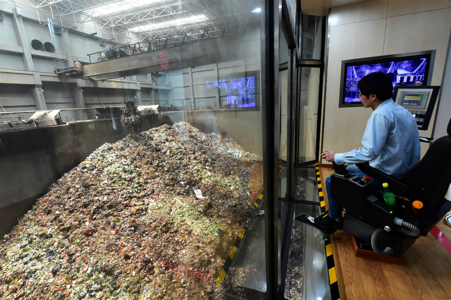 <p>A waste-to-energy incinerator in Nanjing, Jiangsu province (Image: Alamy)</p>