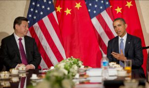 <p>习主席和奥巴马总统在2014年，具有里程碑意义的协议达成前会面。质疑已经涉及到中国的承诺，如果美国不能实现巴黎气候峰会的目标。图片：<a href="http://www.flickr.com/photos/usembassythehague/13756957204">美国大使馆</a></p>