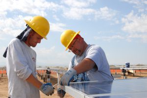 <p>US engineers install solar panels&nbsp;(Image by&nbsp;skeeze)</p>