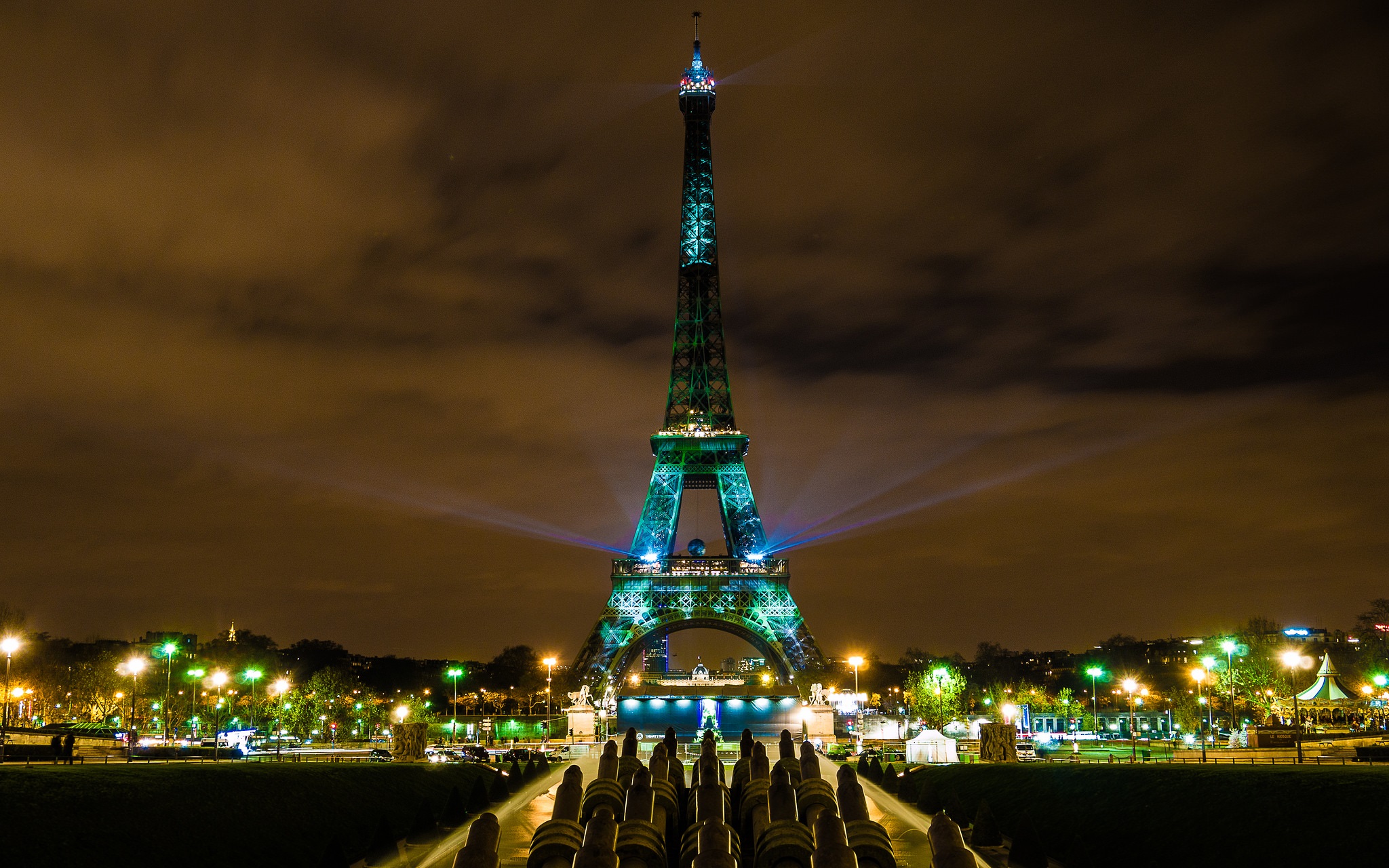 <p>Paris by night: the UN climate summit has gone into overtime this evening, with two related issues holding up a deal. Pic: 1heart1tree.org</p>