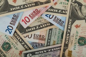 <p>图片来源：<a href="https://pixabay.com/en/europe-pay-usa-banknote-business-69527/" target="_blank">pixabay</a></p>