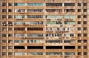<p>刻不容缓：依据《蒙特利尔议定书》，中国要在2024年达到氢氟碳化物峰值，并尽快排量减少10%。图片来源：<a href="https://pixabay.com/en/facade-apartment-building-1209311/" target="_blank">Unsplash</a></p>