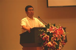 <p>chinadialogue&#39;s former editor Liu Jianqiang&nbsp;addresses last year&#39;s China Environmental Press Awards</p>